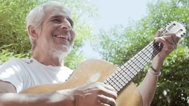 Peteco Carabajal, guitarrero y cantor, actúa nuevamente este viernes 26 de abril en Zaragoza.