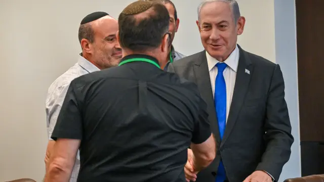 El primer ministro de Israel, Benjamín Netanyahu (d), dijo este martes que el Ejército israelí entrará en Rafah, en el sur de la Franja de Gaza, para eliminar a los cuatro batallones