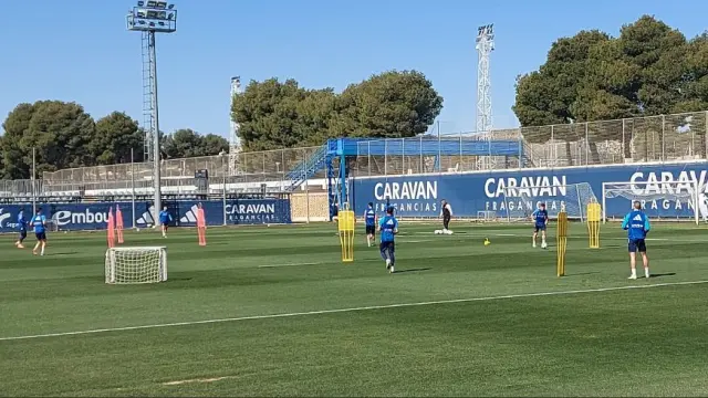 Un momento del entrenamiento de este martes del Real Zaragoza.