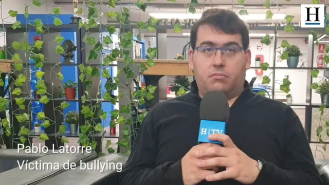 Pablo Latorre es un zaragozano de 35 años que sufrió acoso escolar y bullying durante toda su etapa escolar en Educación Primaria y Secundaria, dejándole secuelas en su etapa adulta.