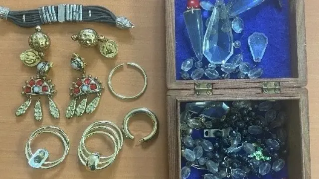 Algunos de los objetos que fueron robados en la una vivienda en Quicena.