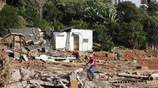 Brasil supera las 100 muertes por las inundaciones en la región sur del país BRASIL INUNDACIONES