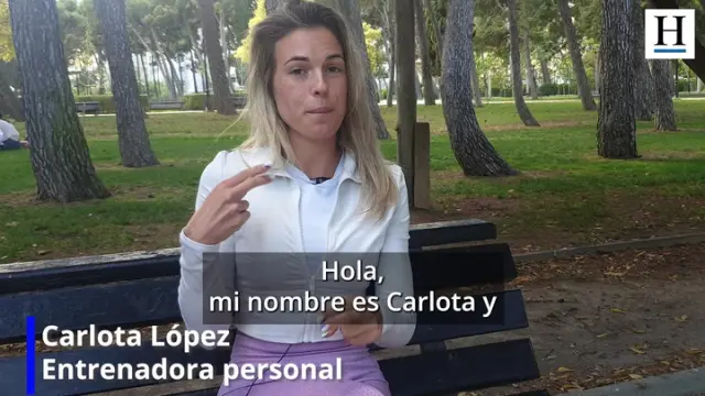 Carlota López, la entrenadora zaragozana que triunfa en redes con vídeos de signos