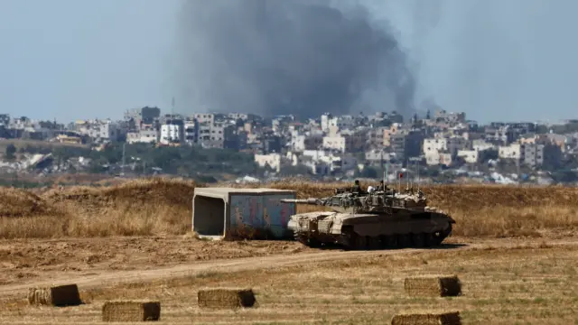 Imagen de un tanque israelí este miércoles en la frontera de Gaza