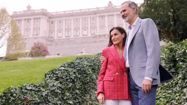 Los Reyes renuevan su álbum para celebrar los veinte años de su boda