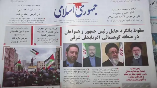 Portadas de periódicos iraníes informan sobre la muerte del presidente, Ebrahim Raisí