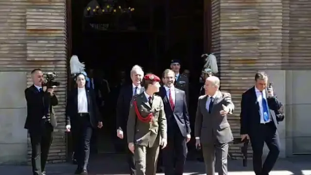 Vídeo | La princesa Leonor se acerca a saludar a los zaragozanos