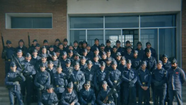 Fotografía de reclutas que hicieron el servicio militar en el cuartel de San Lamberto.
