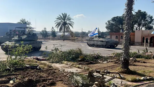 Tanques israelíes en la frontera con Rafah