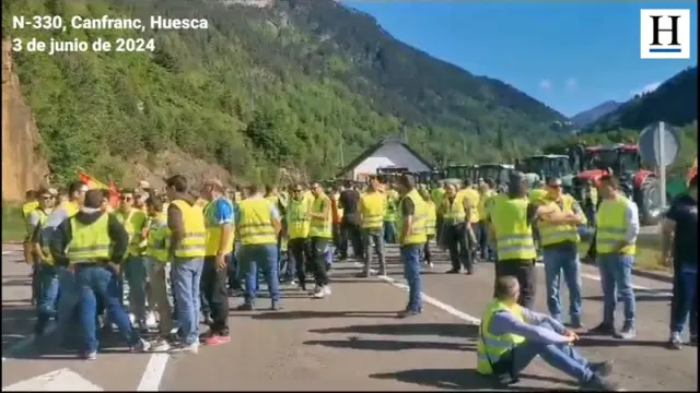 Los agricultores retoman las protestas con el bloqueo de los pasos fronterizos con Francia
