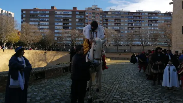 Cortejo real en la Aljafería