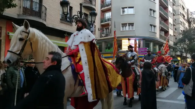 El rey Fernando I, con su cortejo real, a su paso por la calle de Don Jaime