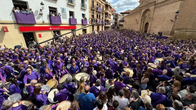 Semana Santa 2025: Calanda rompe la hora el Viernes Santo