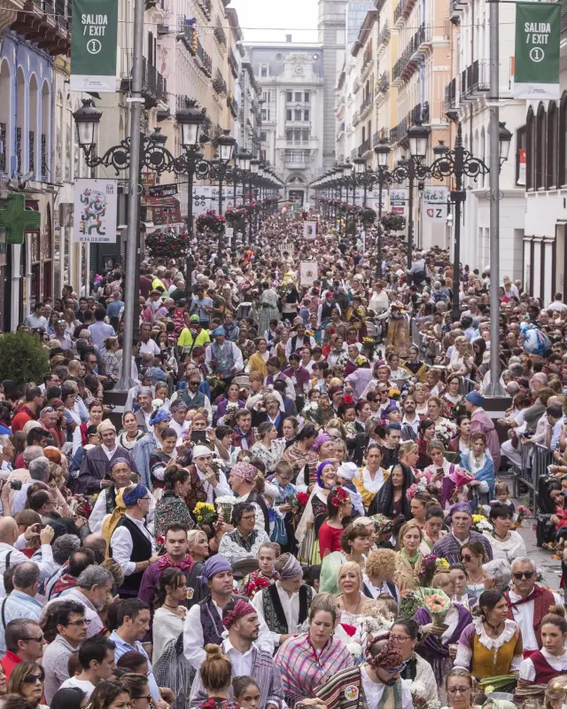 La calle de Alfonso I, abarrotada de oferentes el 12 de octubre de 2019.