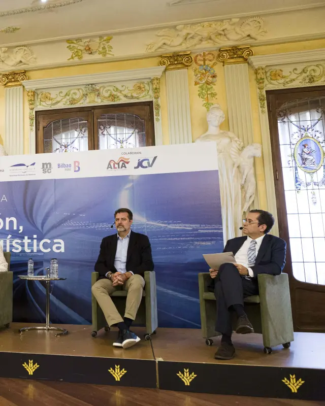 De izquierda a derecha: Gabriel Arregui, Álvaro Sarría, Raquel Campos, Ignacio Ballester y Santiago Mendive.