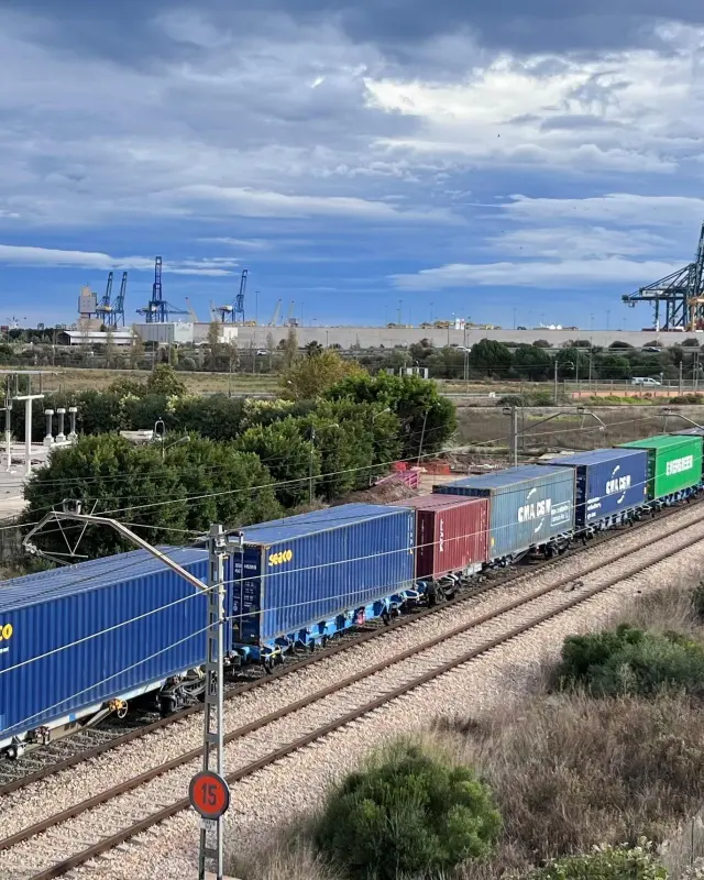 Un tren en Valenciaport.