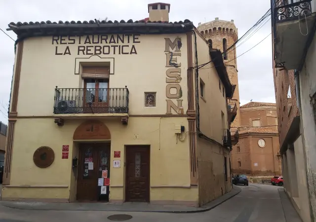 El restaurante La Rebotica está en Cariñena y lo regenta la familia Cros-Lacal desde hace 31 años.