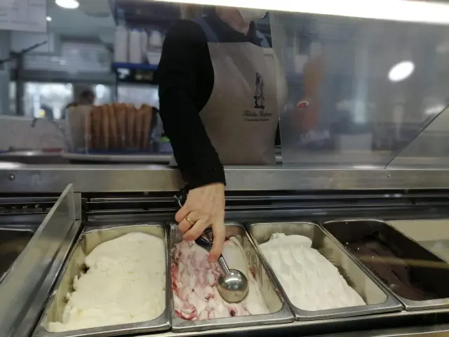 La oferta de helados en invierno en los Italianos del paseo de la Independencia de Zaragoza.