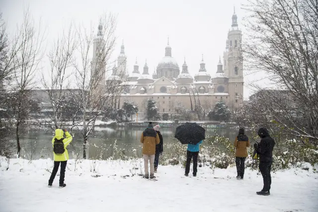 La nevada dejo una imagen inusual de los lugares más emblemáticos de Aragón como El Pilar