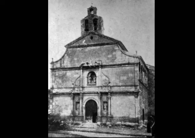 Fachada principal de la iglesia parroquial de Used en 1947