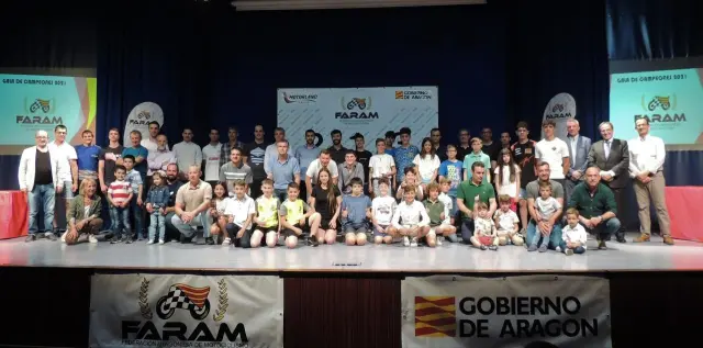 Todos los premiados en la gala anual de la Federación Aragonesa de Motociclismo.