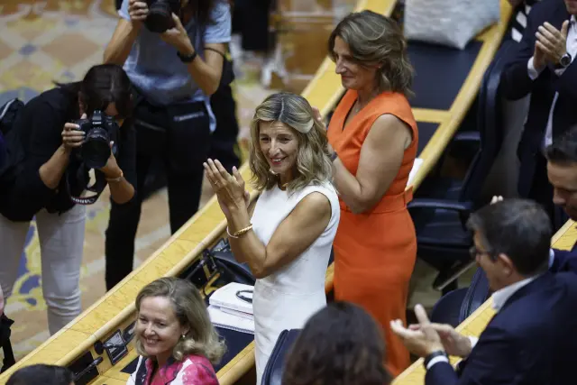 Las vicepresidentas Nadia Calviño, Yolanda Díaz y Teresa Ribera arropan a Sánchez este martes en el Senado.