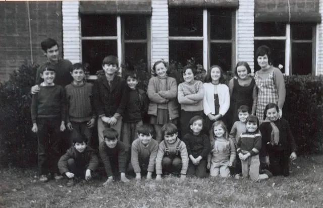 Unos de los últimos alumnos de la escuela de Urriés (Zaragoza) antes de su cierre en 1976.