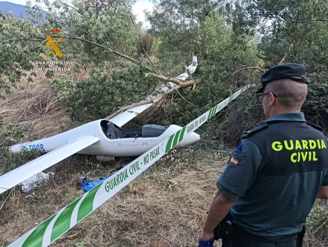 Imagen del planeador accidentado en el aeródromo de Santa Cilia.