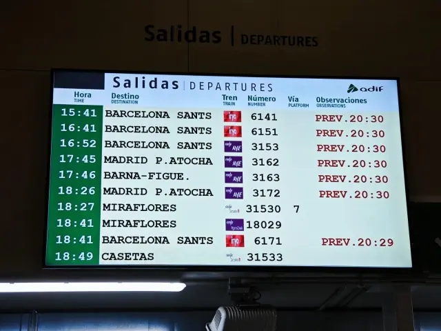 Panel de información de los trenes afectados por la incidencia en la estación de Delicias de Zaragoza