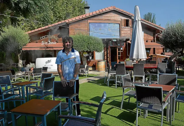 David Burillo es uno de los propietarios de La Junquera que ha invertido en una pantalla de led para la terraza 'lounge'.