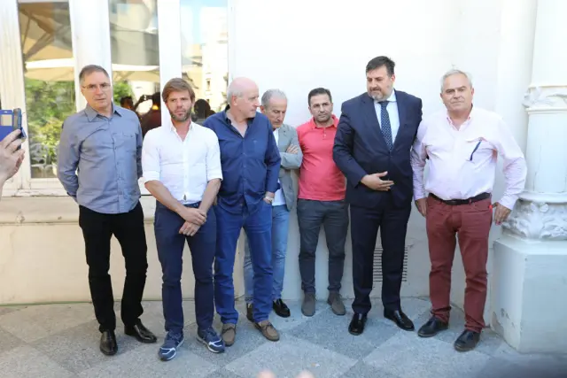 Los miembros del consejo de administración de la SD Huesca, durante la reunión que han mantenido este viernes.
