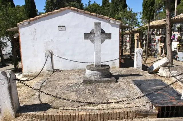 Panteón de la familia Marín en el cementerio de Juslibol (1914).