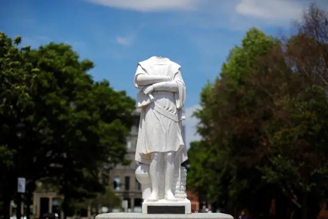 Estatua de Colón decapitada en Boston