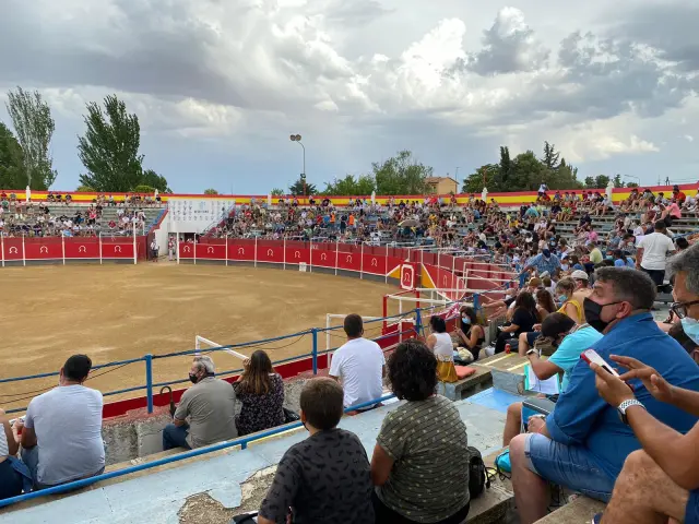 La plaza de toros de Cariñena ha albergado este domingo el primer festejo taurino de la nueva normalidad en Aragón.