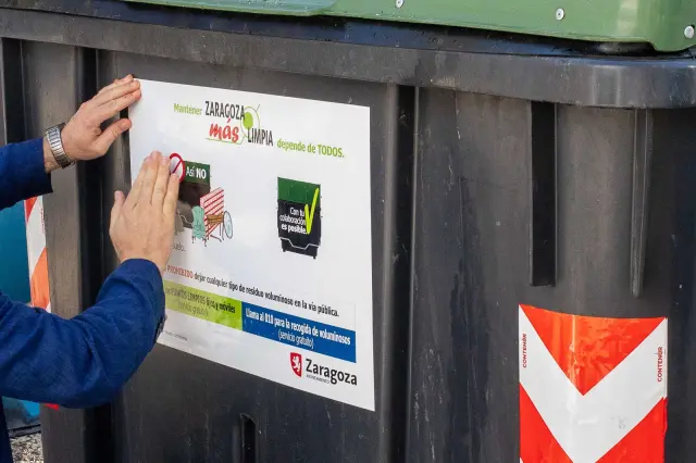 Campaña para evitar que se acumule basura en los contenedores