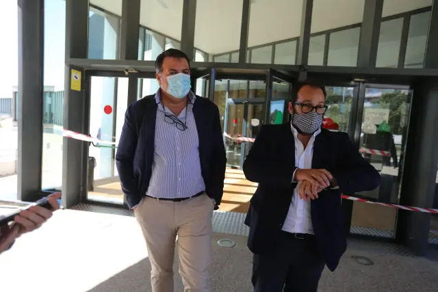 Manolo Torres y Pedro Camarero, a su salida de los juzgados.