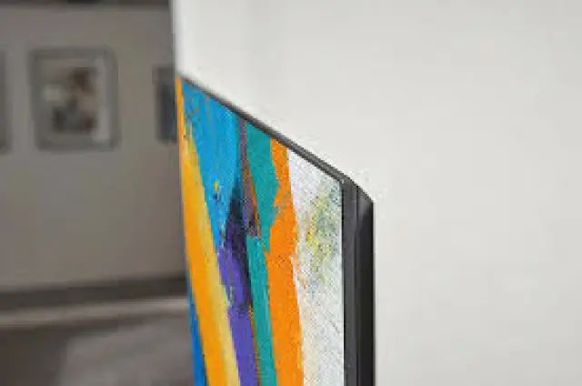El LG GX cuenta con un modo galería que hace que el televisor parezca un cuadro colgado de la pared, pero la tecnología Oled le obliga a cambiar el contenido cada poco tiempo.