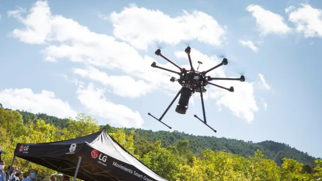 La empresa C02 Revolution lleva a cabo la siembra con drones, semillas inteligentes y ecotecnología de LG.