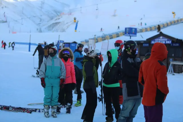 Los esquiadores altoaragoneses disfrutaron de un gran día en Astún.