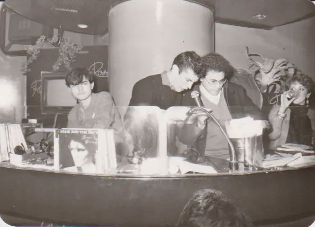 Presentación, en 1980, de Disco Actualidad en el Rosse, con Cachi, Bernardo Bonezzi, Matías Uribe y Clara (de izquierda a derecha).