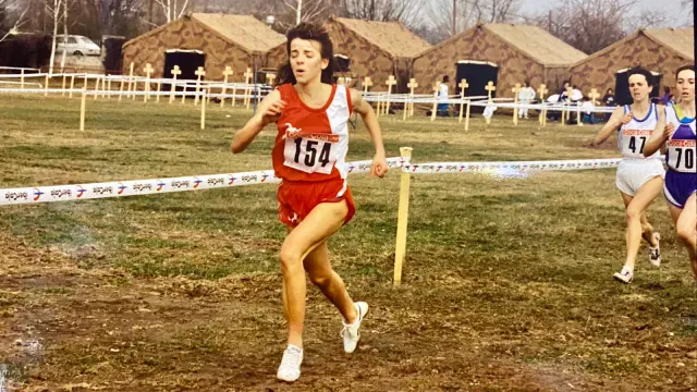 3 de marzo de 1991: Luisa Larraga lanzada a por la victoria en el Nacional de cross que se celebró en la localidad riojana de Albelda. Su primer oro absoluto (también promesa) con 20 años
