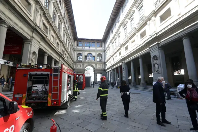 Evacuación de la Galería Uffizi en Florencia