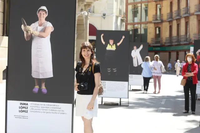 La exposición fotográfica 'En activo' de Cadis puedes verse en la plaza de Navarra de Huesca.