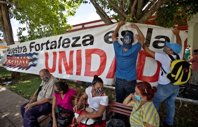 Simpatizantes del gobierno cubano mantienen presencia en San Antonio de los Baños