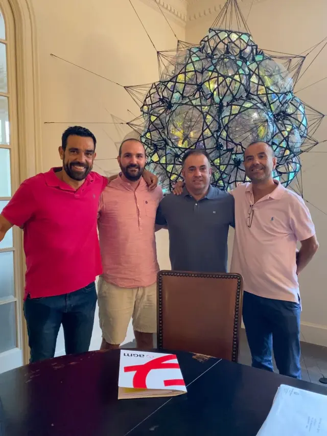 De izquierda a derecha, Alfonso Honrado, Óscar González y los hermanos Álvaro y Gonzalo Corrales, los cuatro socios de AGM Sports, tras firmar su integración en una multinacional escandinava.