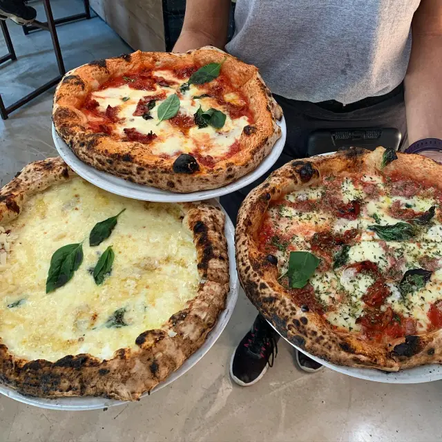 Varias de las pizzas de Grosso Napoletano.