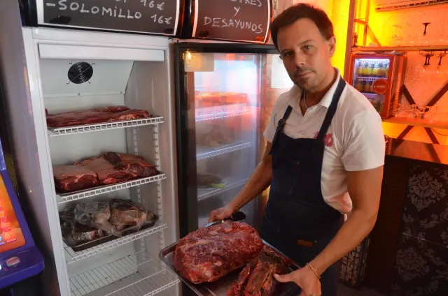 Carlos Gallego ha adquirido recientemente una cámara de maduración de carne.