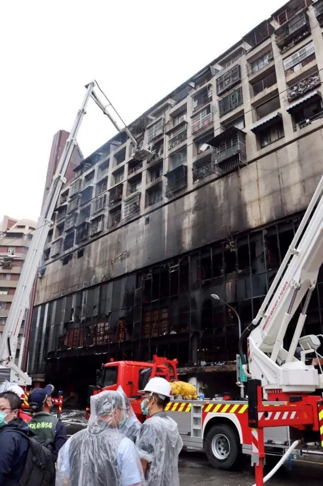 Así quedó el edificio tras el incendio TAIWAN FIRE