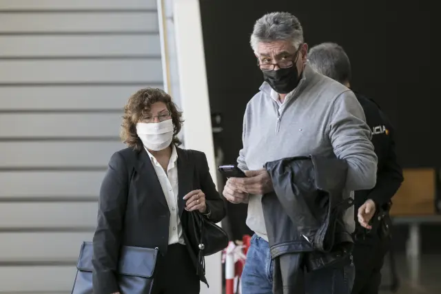 La abogada María Pilar Sangorrín, abogada del policía agredido, junto a Ángel Mena, secretario provincial del SUP en Zaragoza.