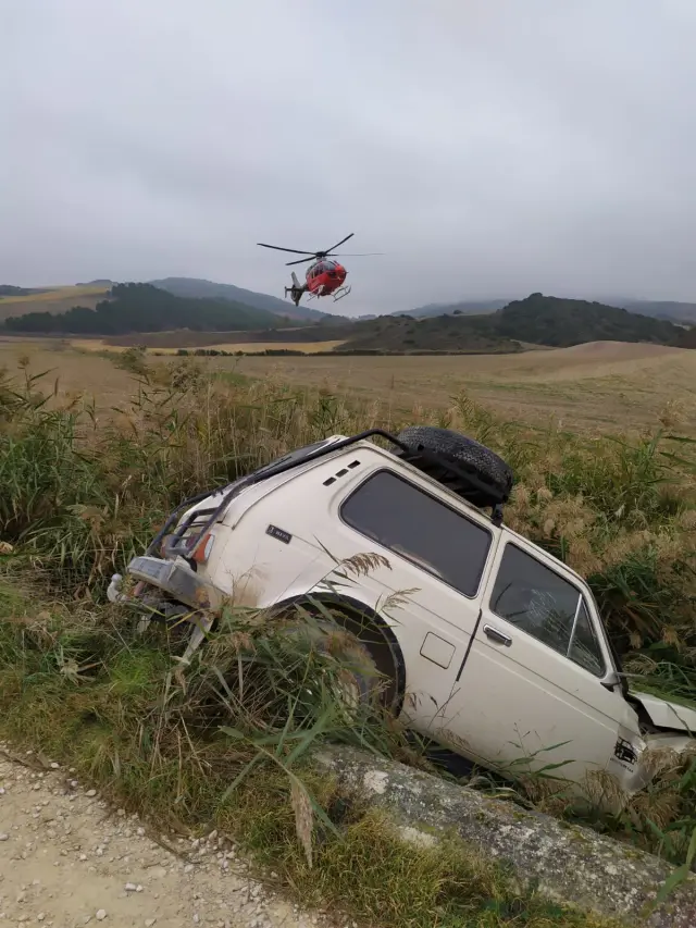 Imagen de cómo quedó el coche tras el accidente en Navarra.